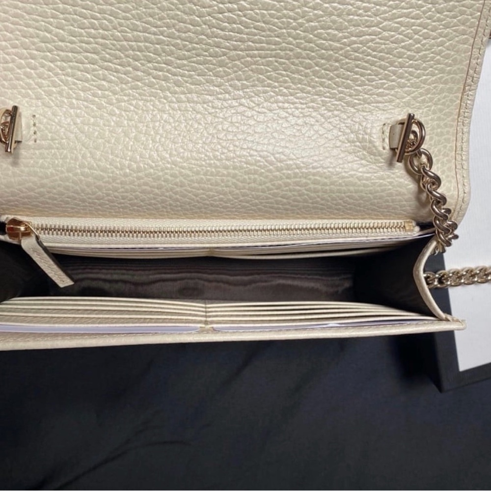 Gucci Ivory Pebbled Leather WOC with Gold Interlocking G - Picture 3 of 6